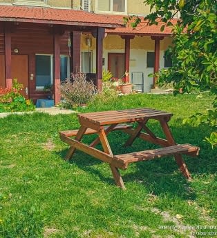 סקירת אירוח כפרי בקיבוצים: חופשה רגועה עם טבע, מרחב ואופי מקומי