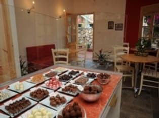 אטרקציות בכנרת - בית השוקולד  Patisserie - בית קפה