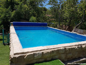 בית%20קטן%20בכפר%20-%20בקתות%20עץ%20ובריכה%20,%20שדה%20אליעזר