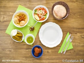 חומוס%20בחצר%20,%20אניעם