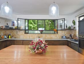 וילת%20החלומות%20בהרי%20ירושלים%20,%20שורש