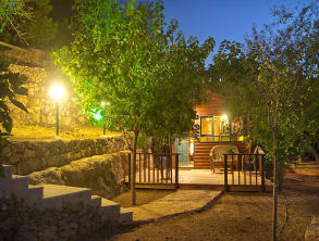 הבוסתן%20הרומנטי%20,%20עין%20כרם