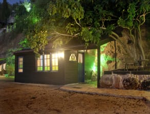 הבוסתן%20הרומנטי%20,%20עין%20כרם