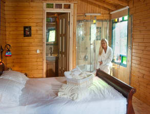 הבוסתן%20הרומנטי%20,%20עין%20כרם