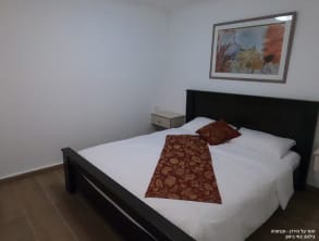 תמר%20על%20הירדן%20,%20מנחמיה