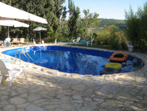 בקתות%20בבוסתן%20-%20עמליה%20,%20לפידות