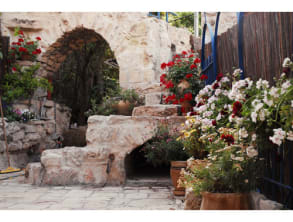 בית%20הקשתות%20–%20הצימר%20הניסתר%20בליבה%20של%20עין%20כרם%20,%20עין%20כרם