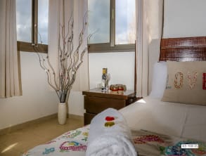 רומנטיקה%20בסוויטה%20אחוזת%20מרלו%20,%20דלתון