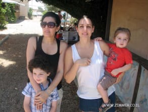 מורן%20וסיוון%20בצניחה%20חופשית%20,%20משפחת%20משש