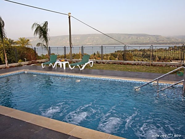 תכלת%20ובזלת%20-%20סוויטות%20עם%20בריכה%20,%20מושבה%20כנרת