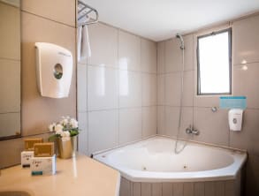 מלון%20סוויטות%20סאטורי%20Satori%20Hotel%20,%20חיפה