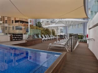 לדף הבית של מלון מטרופוליטן -Metropolitan Hotel