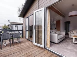 לדף הבית של Roydon Marina Village Lodges