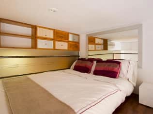 לדף הבית של Reina Amalia Apartment