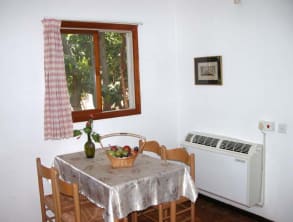 בית%20קטן%20בבוסתן%20-%20%20אצל%20תמר%20צוק%20,%20ראש%20פינה