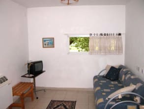 בית%20קטן%20בבוסתן%20-%20%20אצל%20תמר%20צוק%20,%20ראש%20פינה