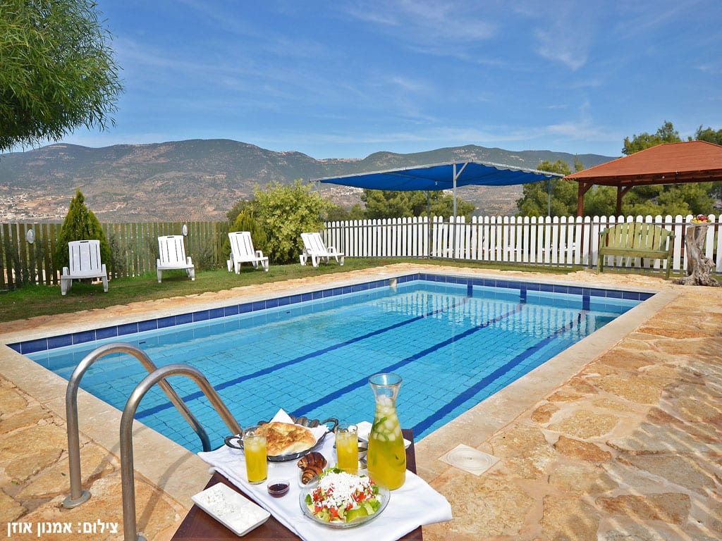 בריכת השחייה