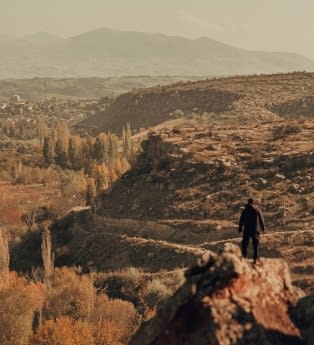חנוכה באור אחר: בעקבות המכבים בלב הארץ